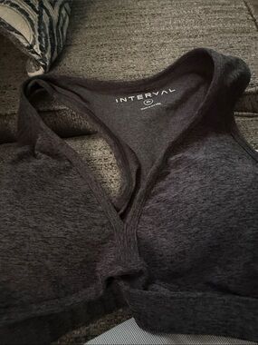 Women's Charcoal Gray Seamless Sports Bralette - Light Support